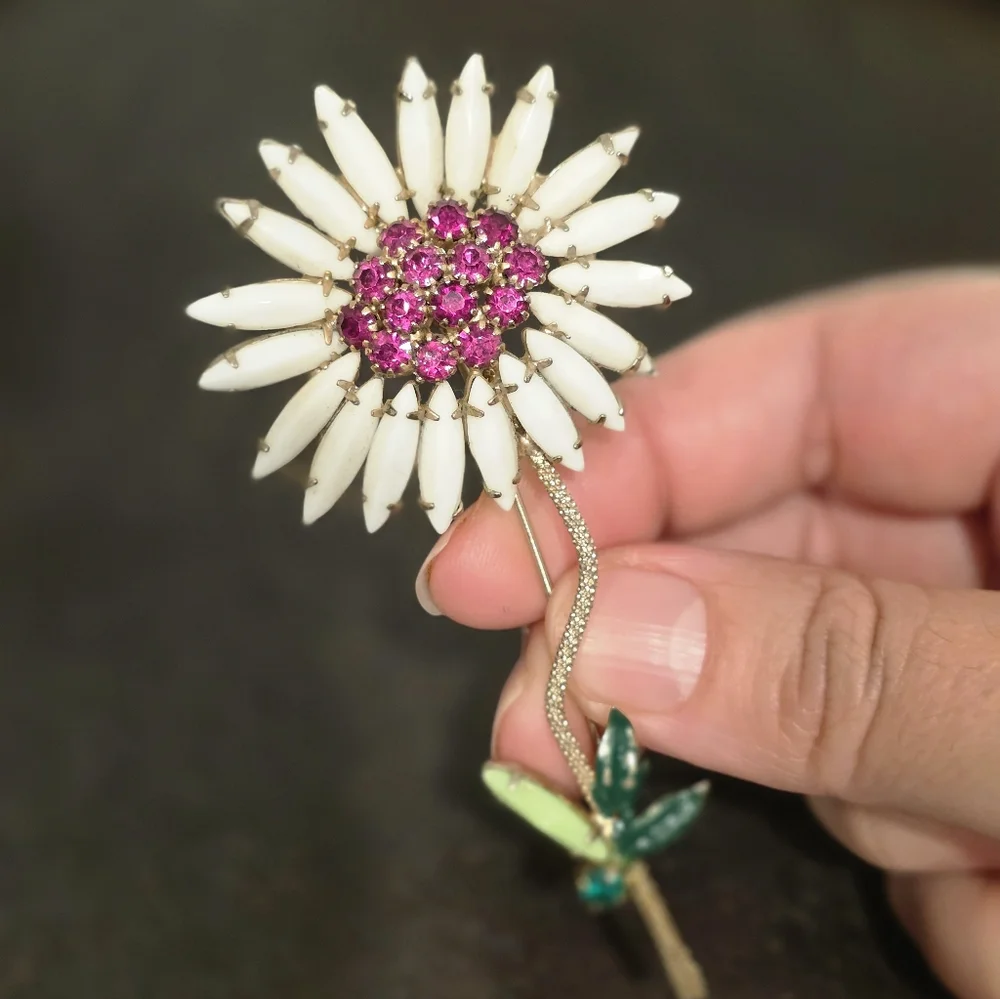 Vintage HENRY SCHREINER Daisy PIN Brooch Rhinestone Milk Glass - Picture 4 of 10